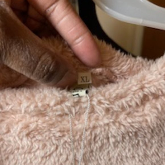 Sold…NWT, CINNIE 2-PIECE LOUNGE SET - Picture 3 of 3